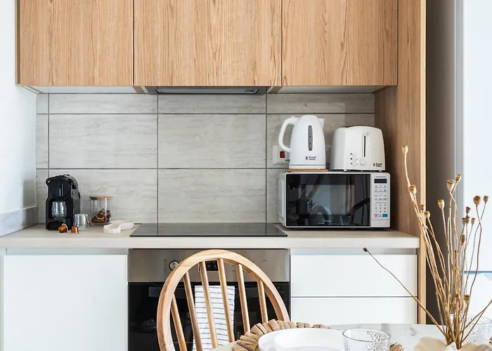 Compass 1-Br Apartment By Makenzy Beach